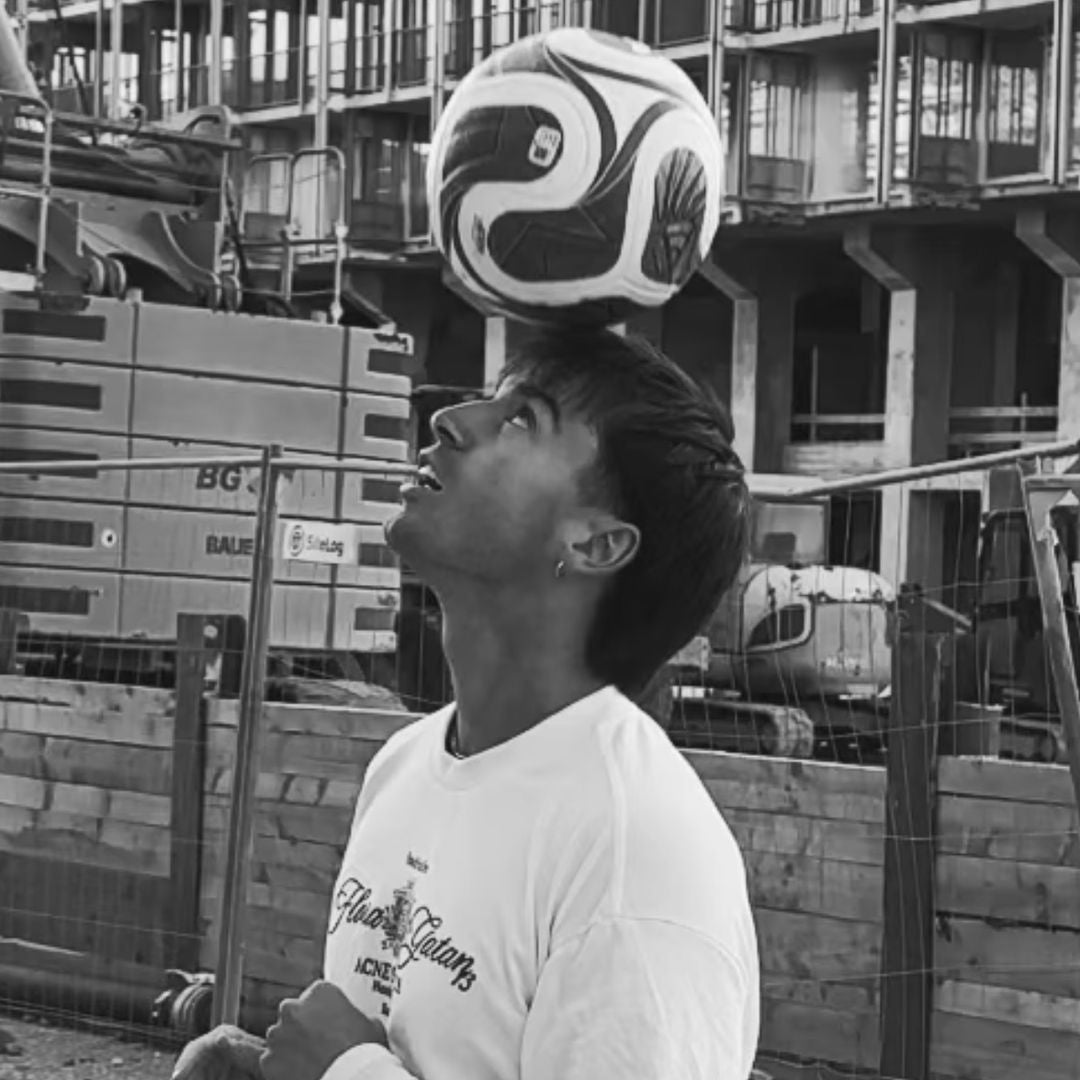 Profilbild von TikToker Lucas mit Fußball